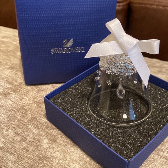 🔔 NIB SWAROVSKI CHRISTMAS BELL ORNAMENT - Picture 3 of 5